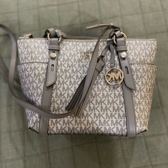 Michael Kors Sullivan handbag - Picture 5 of 15